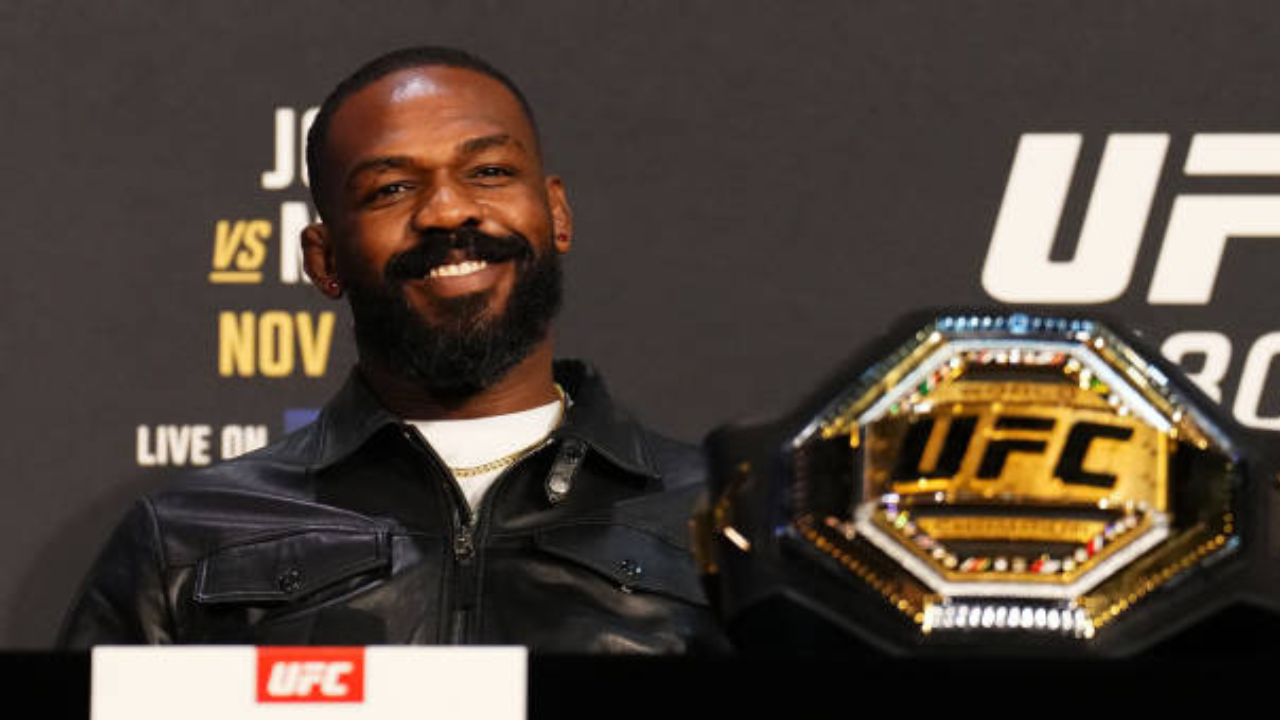 Jon Jones em coletiva de imprensa.